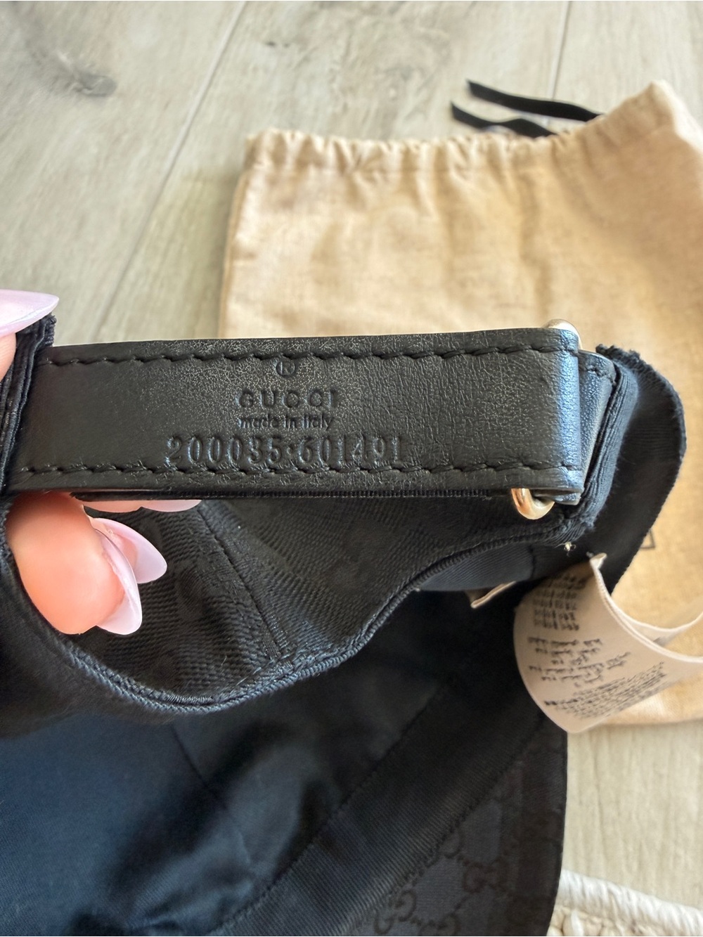 Gucci Black Cap with Signature Green-Red Web Stripe - Picture 11 of 12